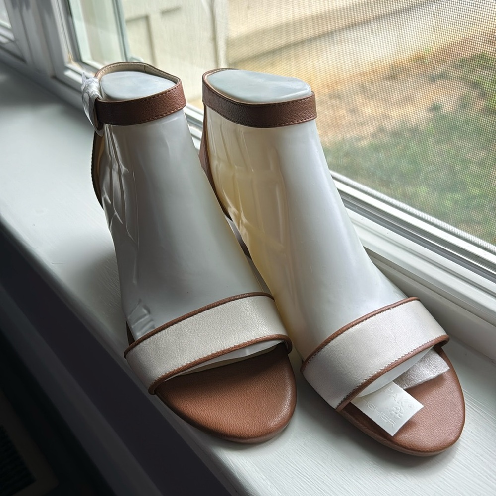 Women’s Size 8 wedge sandals.